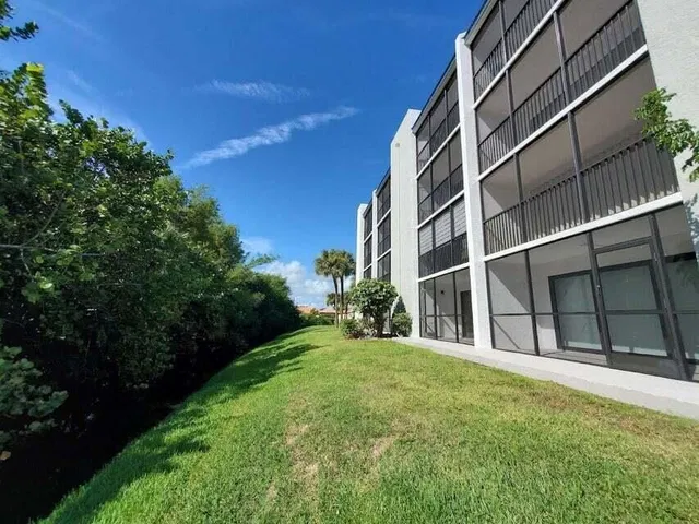 Unit F203 photo 5