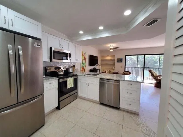 Unit F203 photo 14