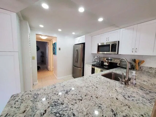 Unit F203 photo 15