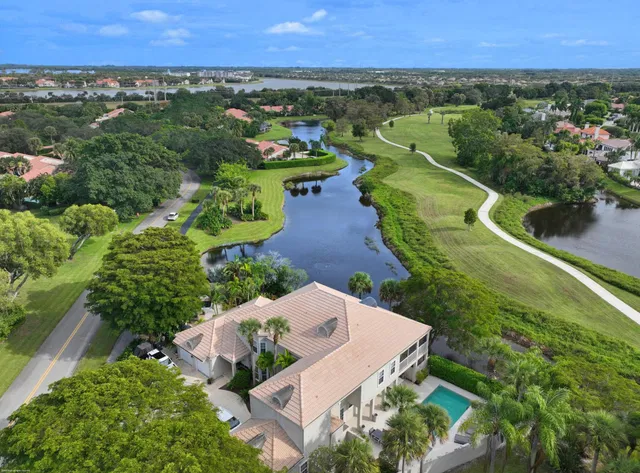 First Fairway Residence photo 3
