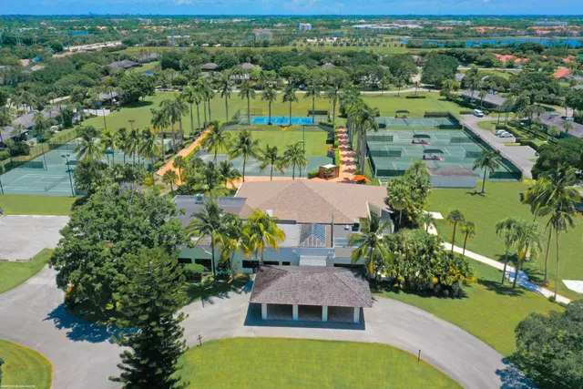 First Fairway Residence photo 26