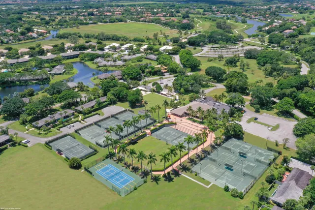 First Fairway Residence photo 27