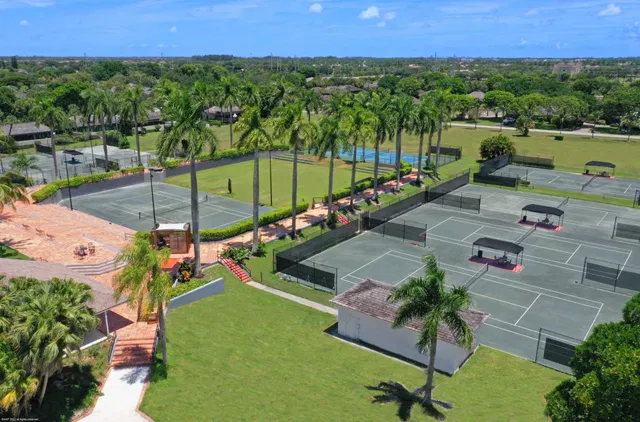 First Fairway Residence photo 29