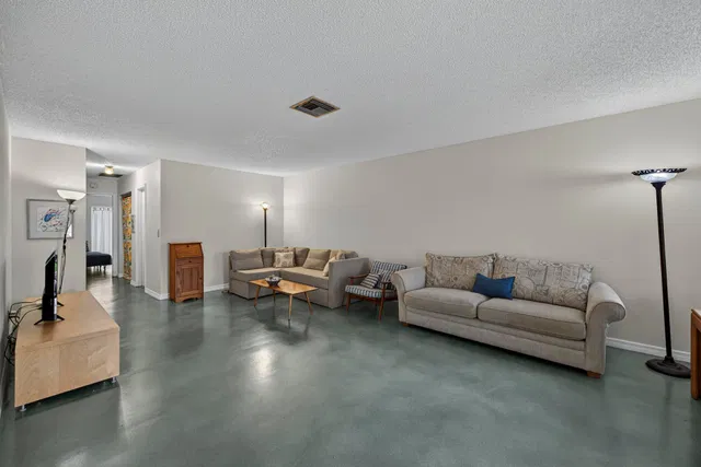 Residence photo 14