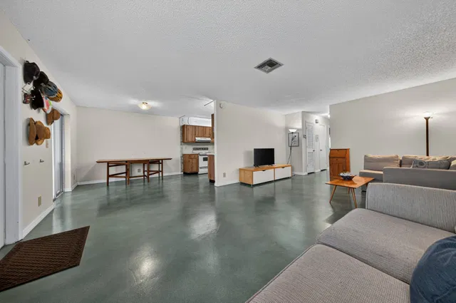 Residence photo 16