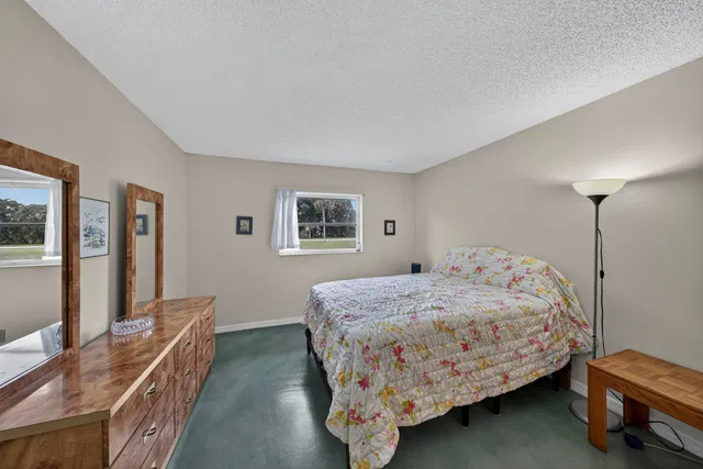 Residence photo 17