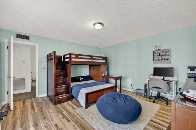 Residence photo 5