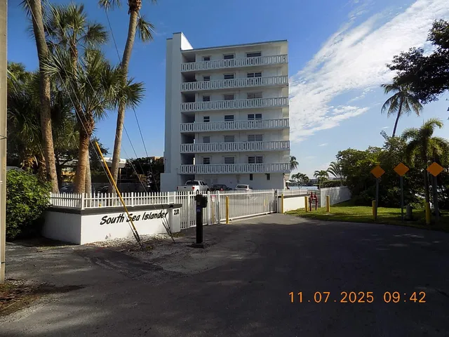 Unit 501 photo 2