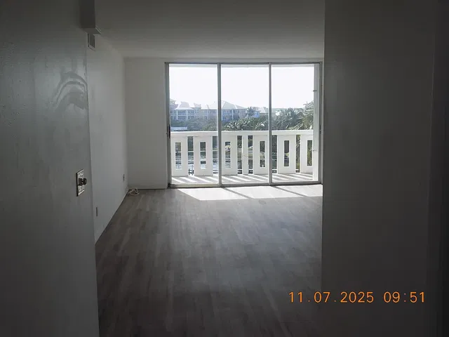 Unit 501 photo 3