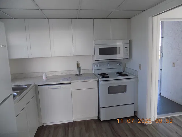 Unit 501 photo 5