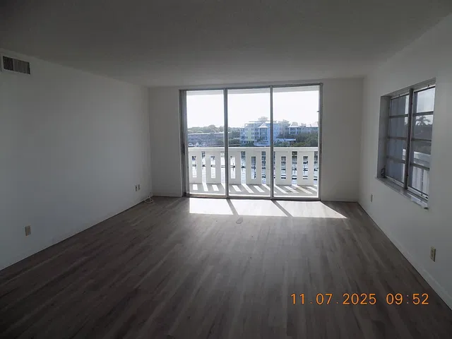 Unit 501 photo 6