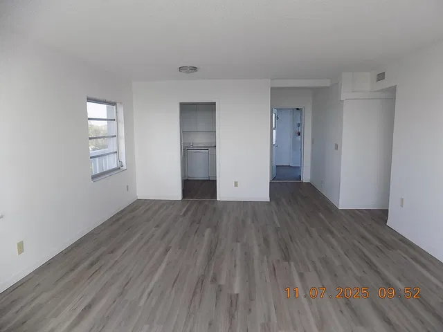Unit 501 photo 7