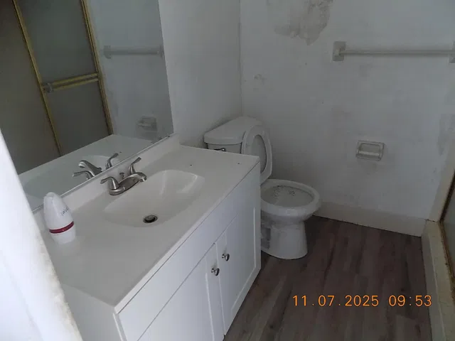 Unit 501 photo 8