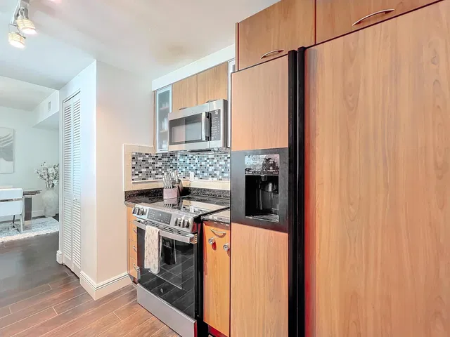 Boynton Beach Club Unit 1408 photo 11