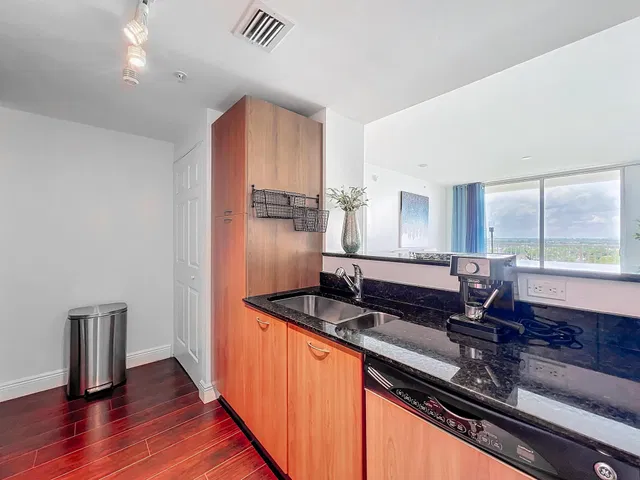 Boynton Beach Club Unit 1408 photo 12