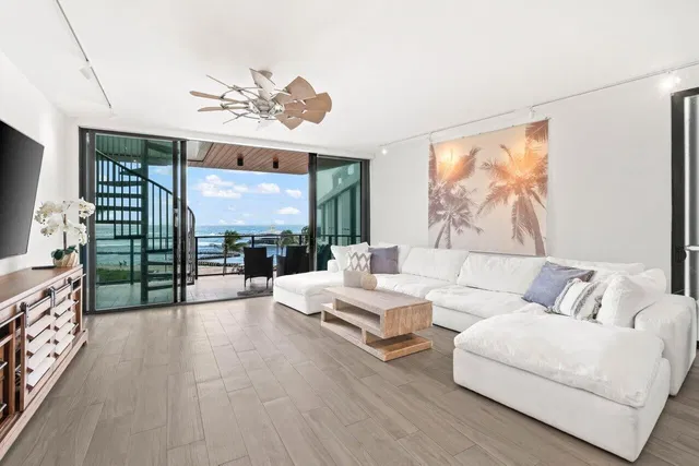 Singer Island Unit 304 photo 2