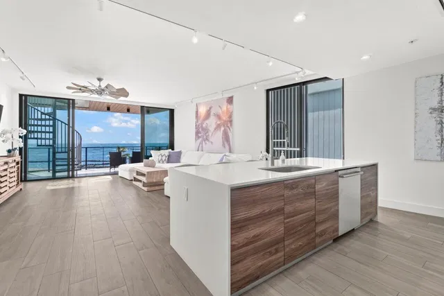 Singer Island Unit 304 photo 5