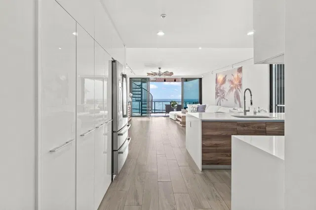 Singer Island Unit 304 photo 7