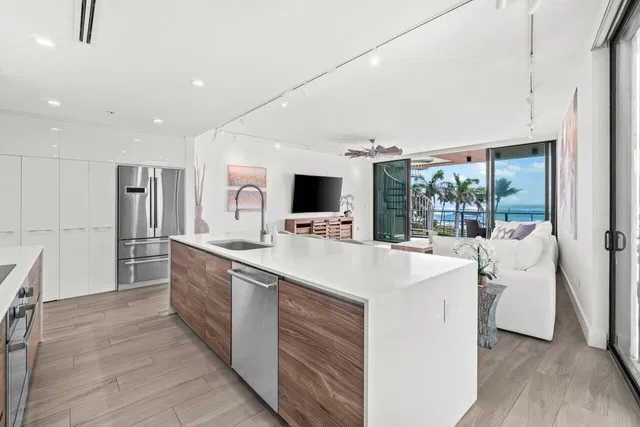Singer Island Unit 304 photo 8