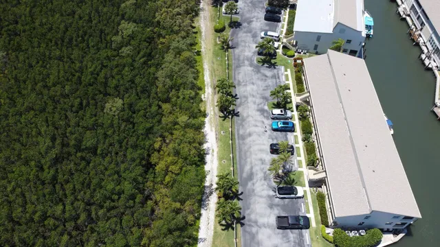 Unit 9-202 photo 33