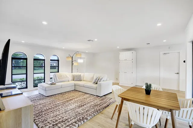 Residence photo 2