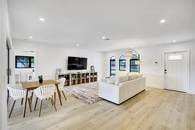 Residence photo 3
