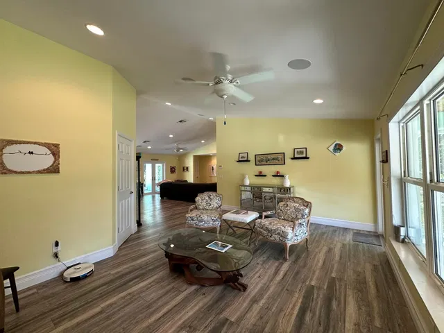 Residence photo 4