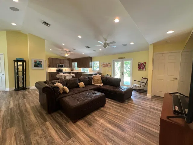 Residence photo 6