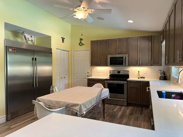 Residence photo 9