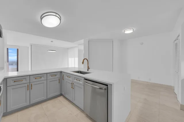 The Plaza of The Palm Beaches Unit 14h photo 3