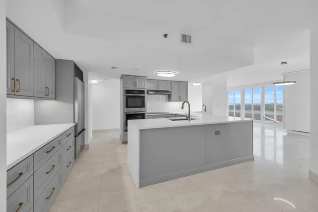 The Plaza of The Palm Beaches Unit 14h photo 5