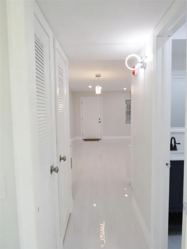 Unit 343 photo 8