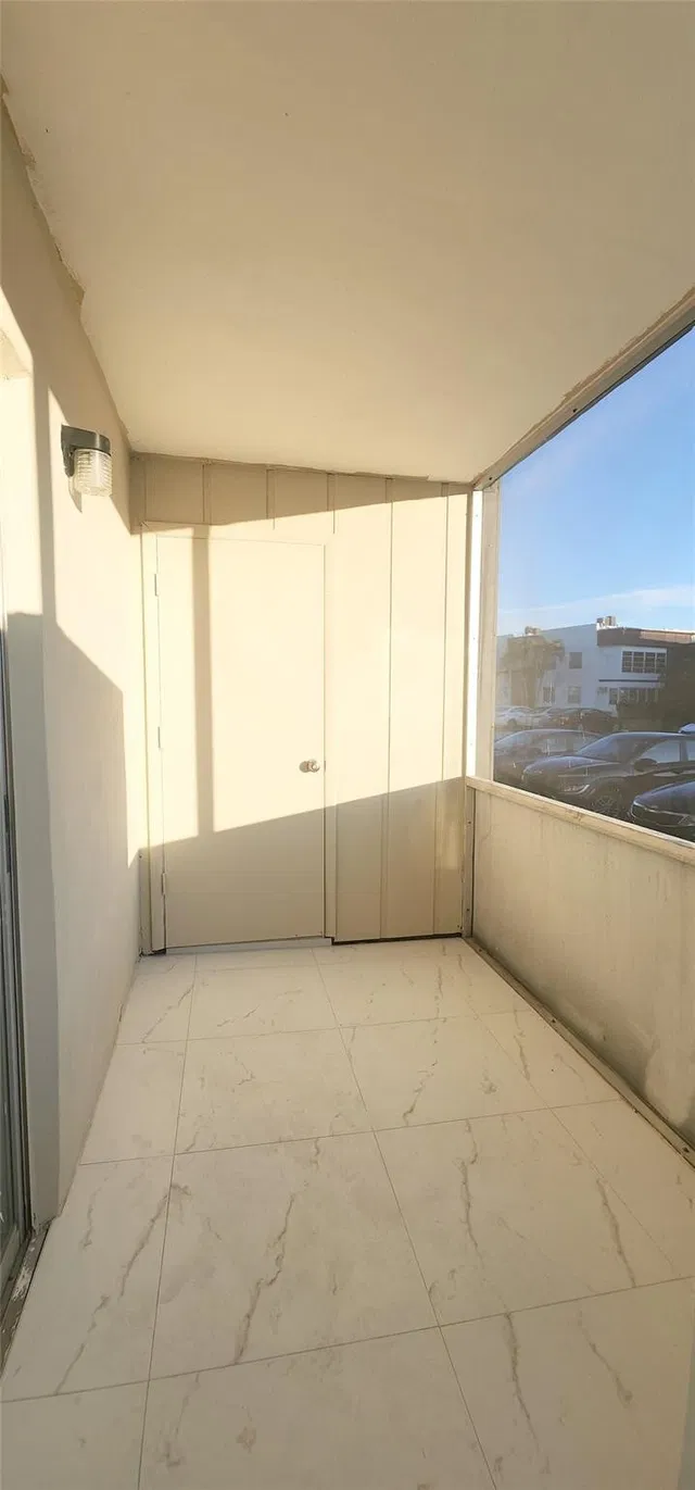 Unit 343 photo 18