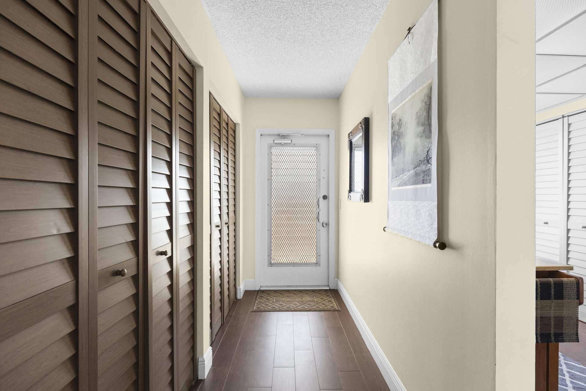 Unit 404 photo 3