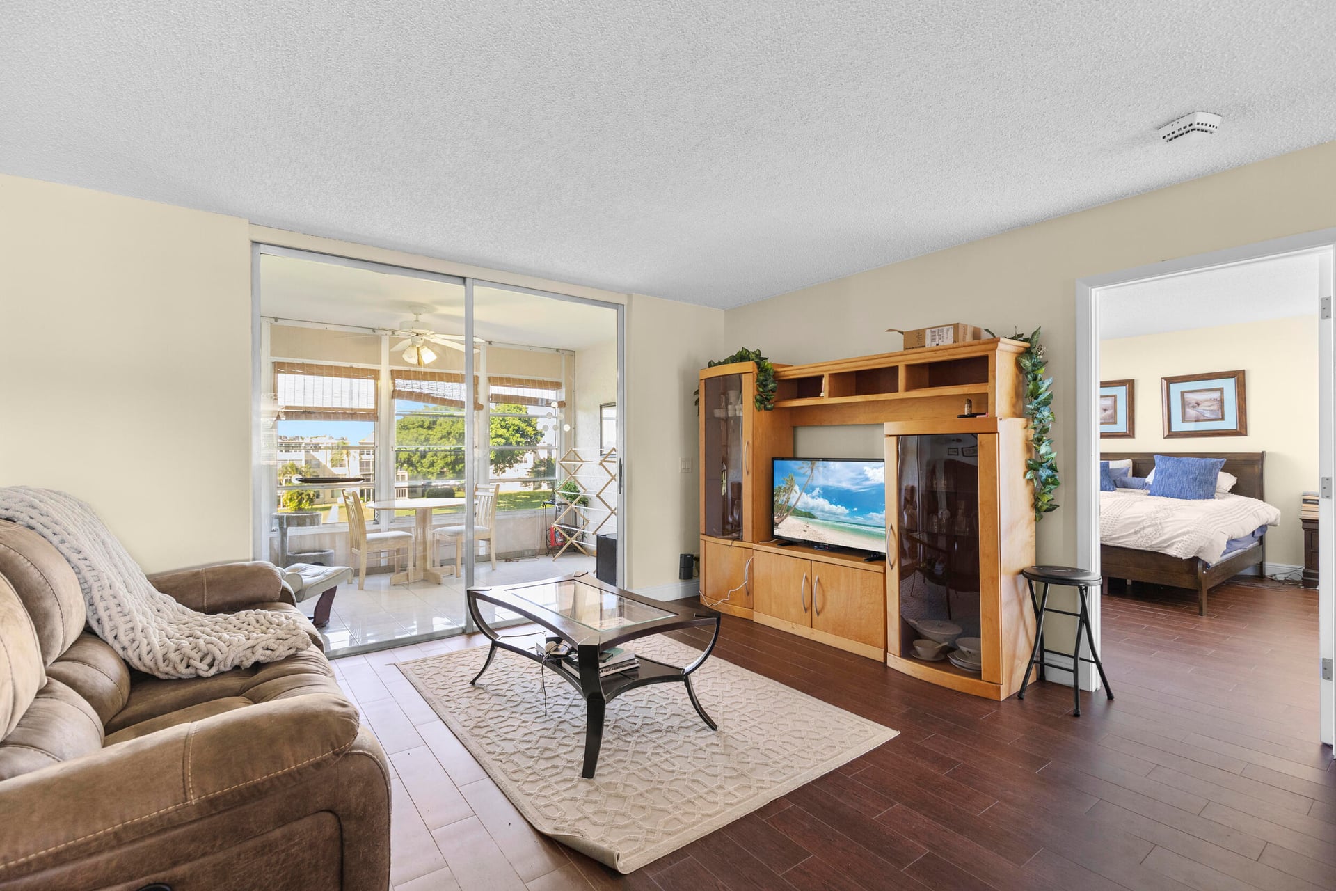 Unit 404 photo 6