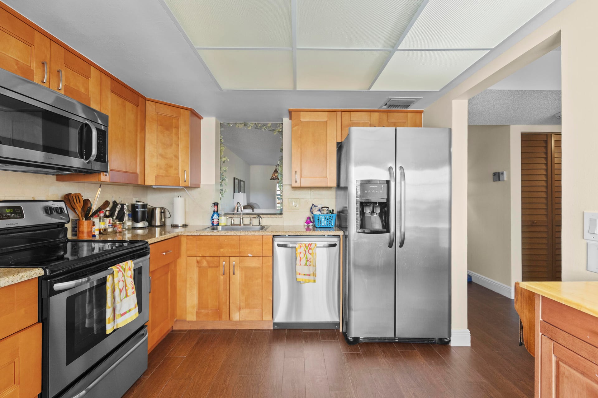 Unit 404 photo 12