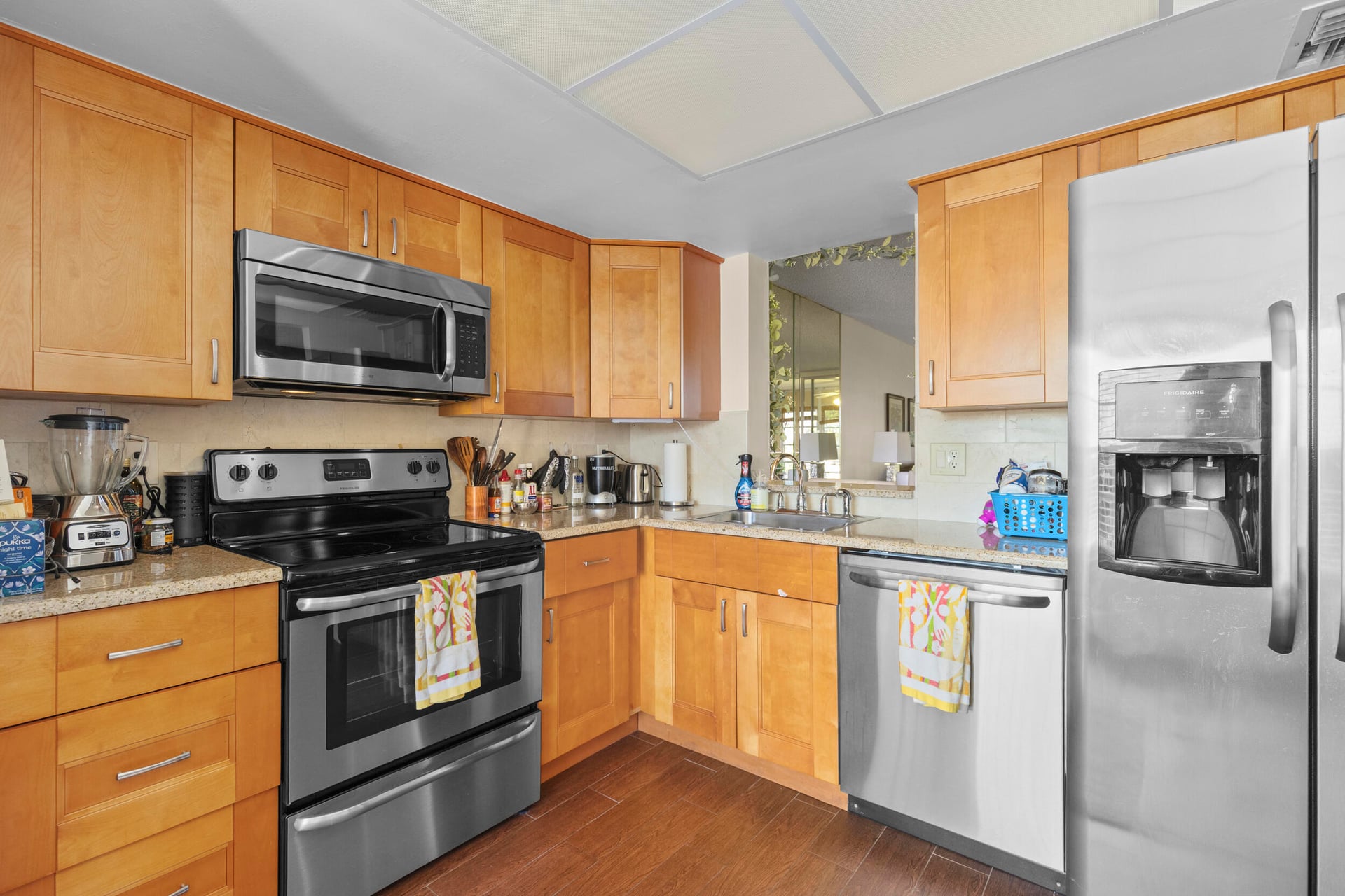 Unit 404 photo 13