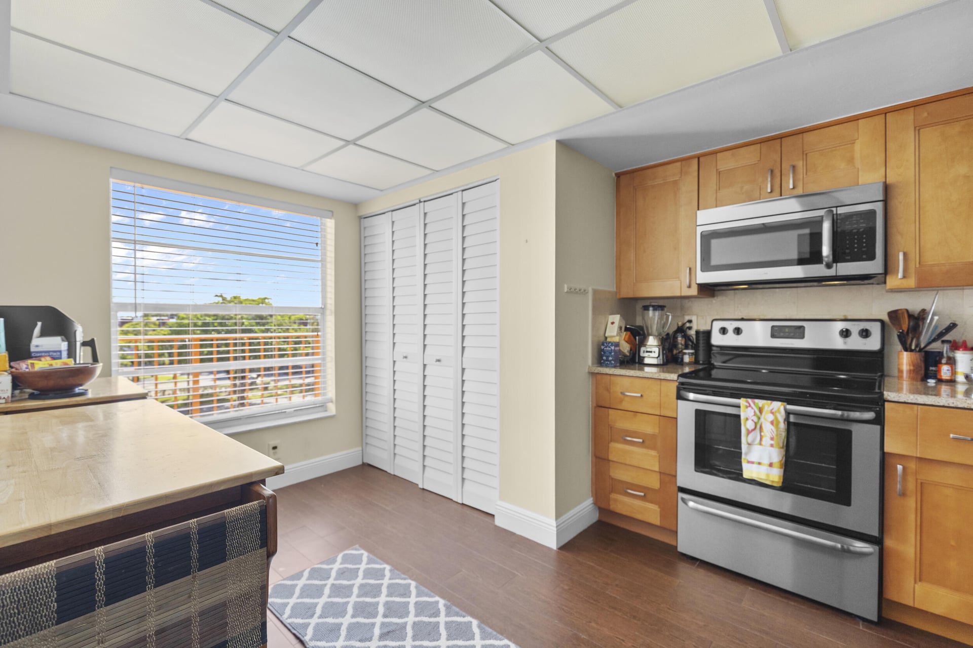 Unit 404 photo 14