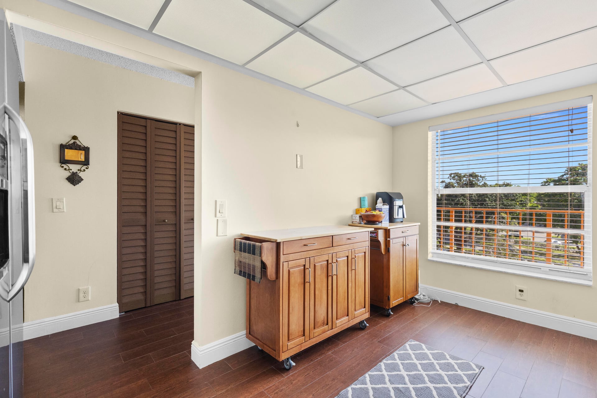 Unit 404 photo 15
