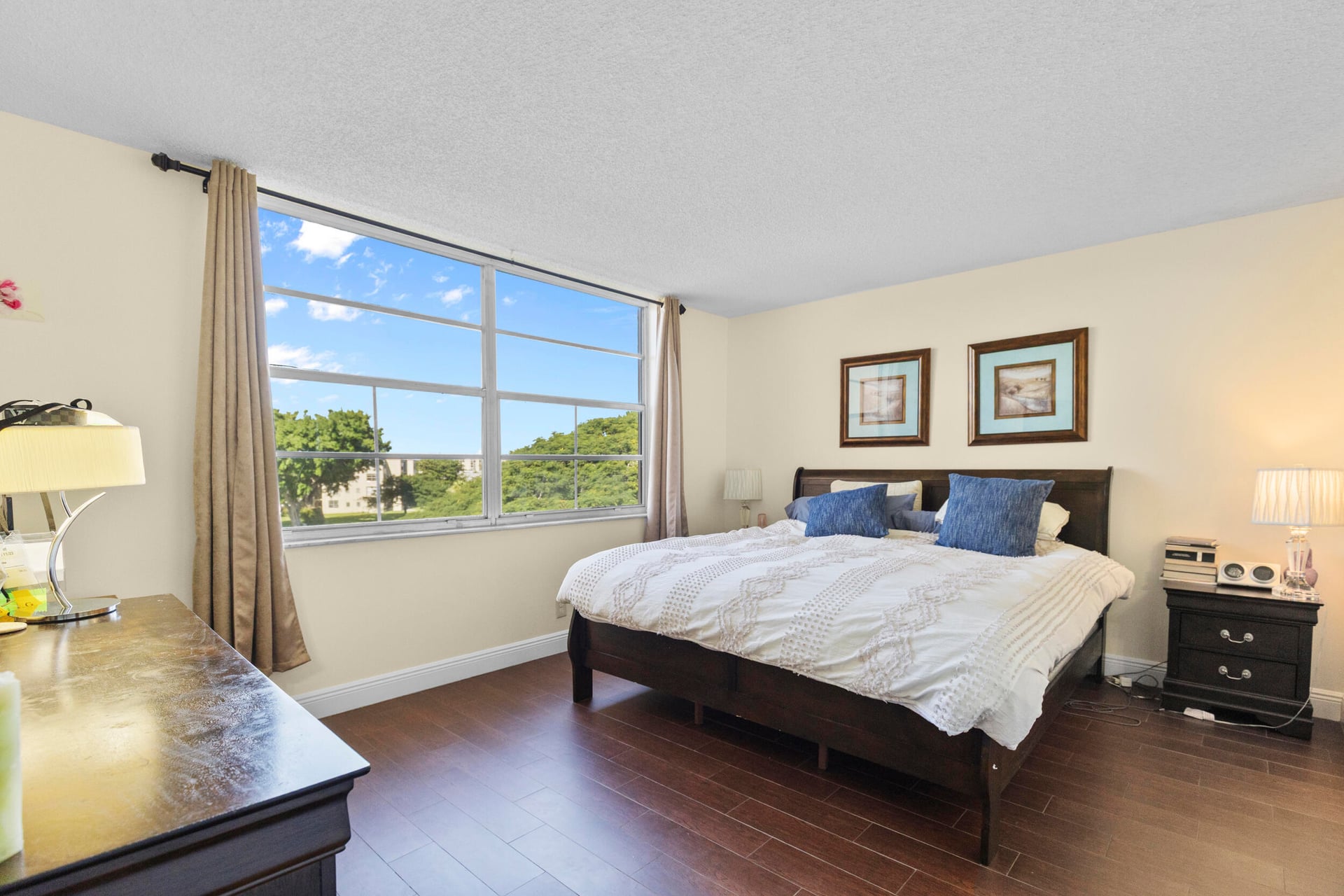 Unit 404 photo 16