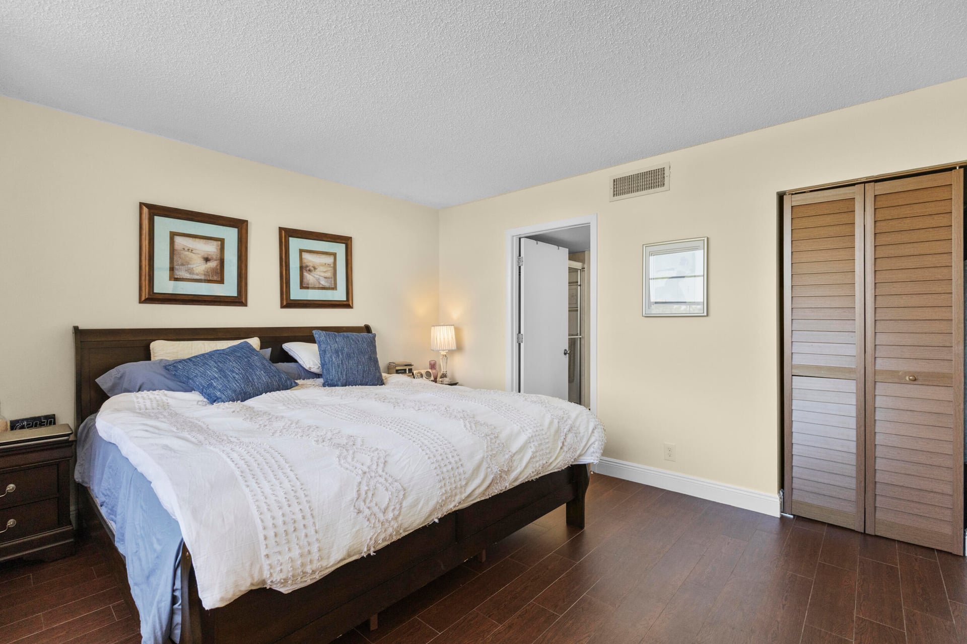 Unit 404 photo 17