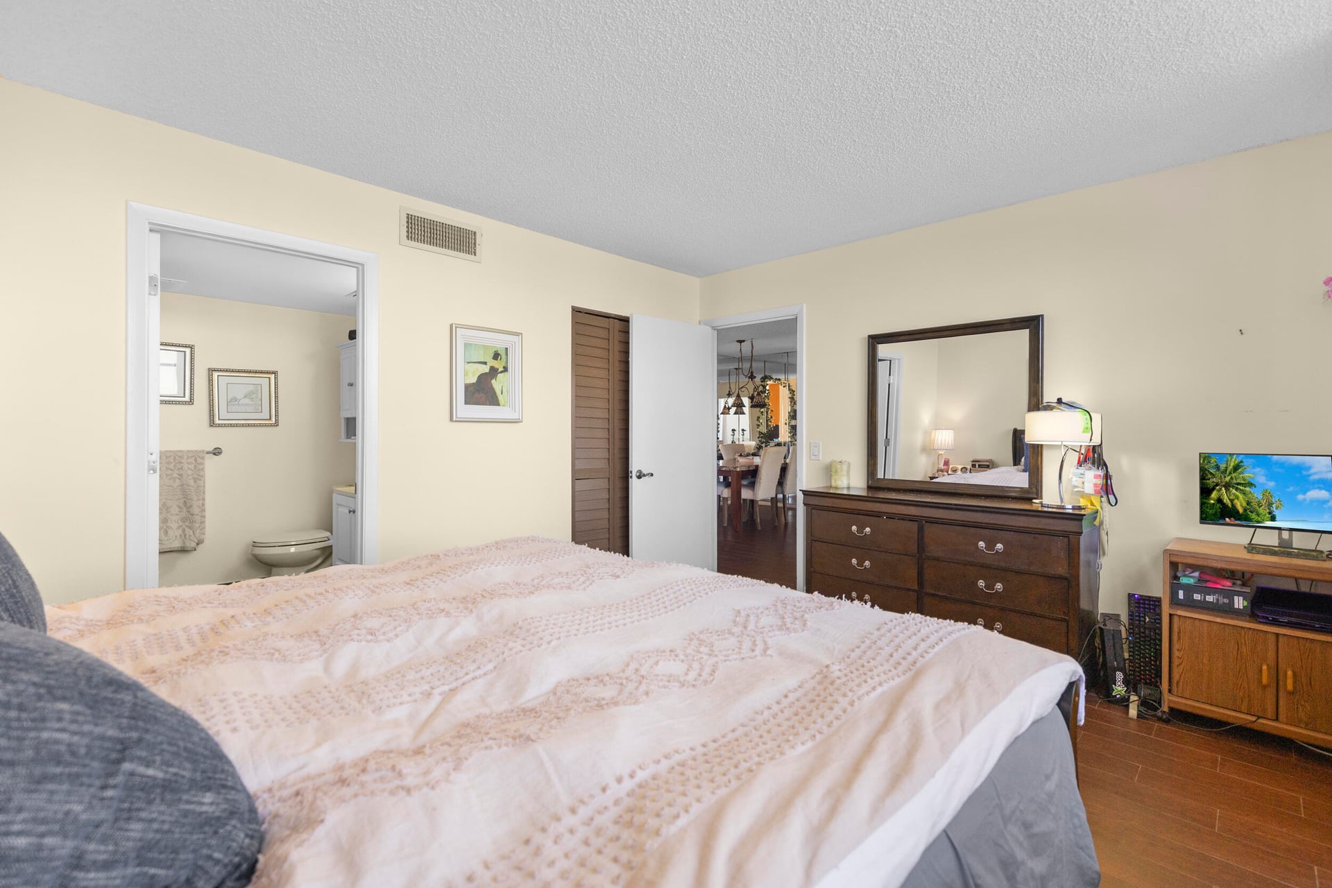 Unit 404 photo 18