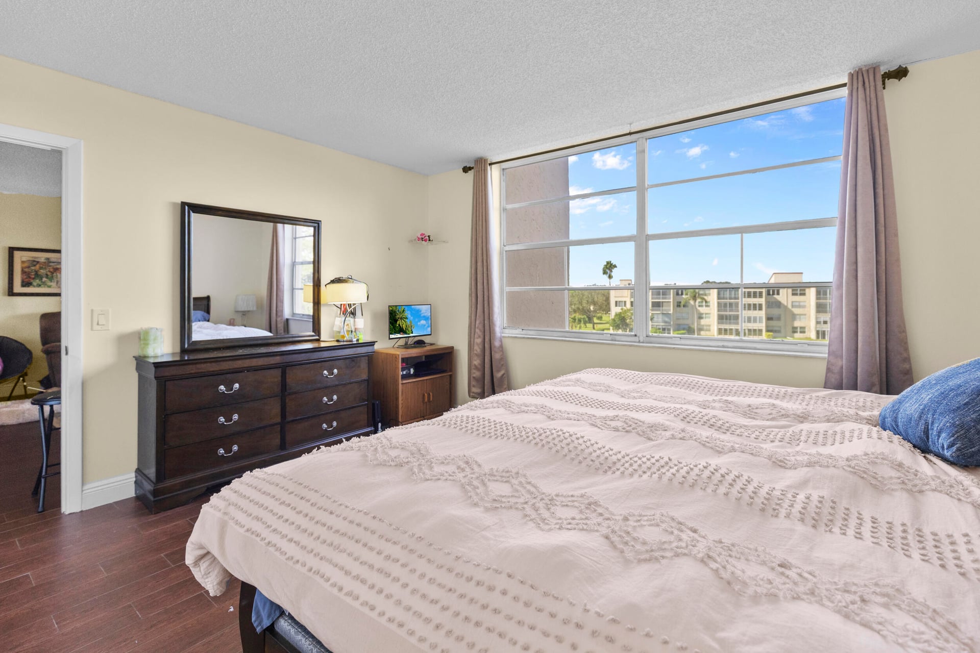 Unit 404 photo 19