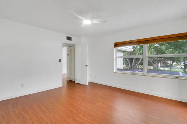  Residence photo 30