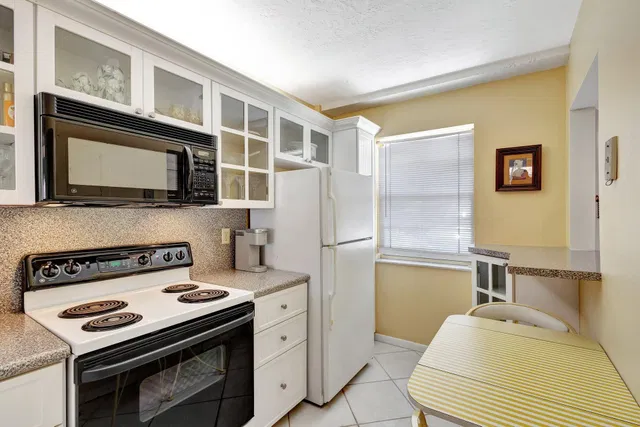  Unit 109 photo 5