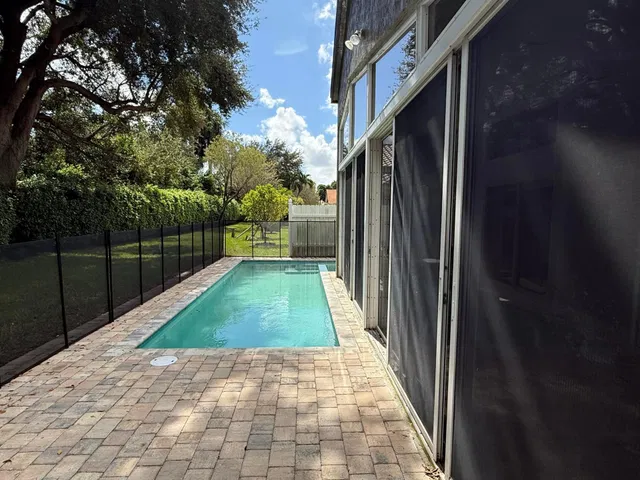  Residence photo 15