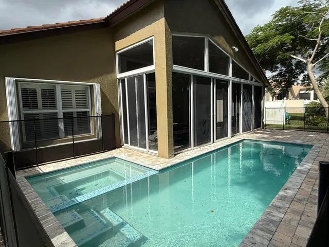  Residence photo 16