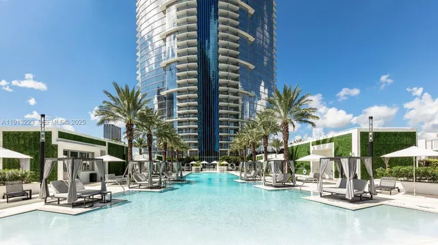 Paramount Miami Worldcenter 1811