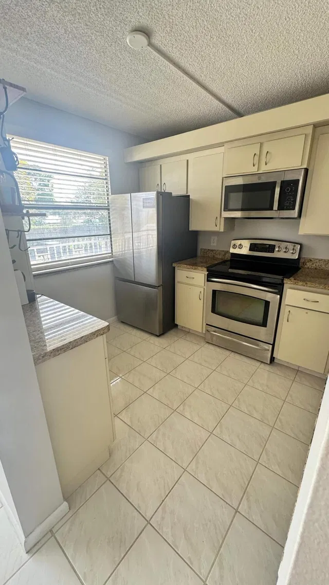 Unit 202 photo 3