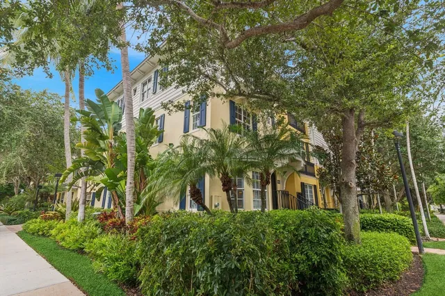 Magnolia Court Residence photo 2